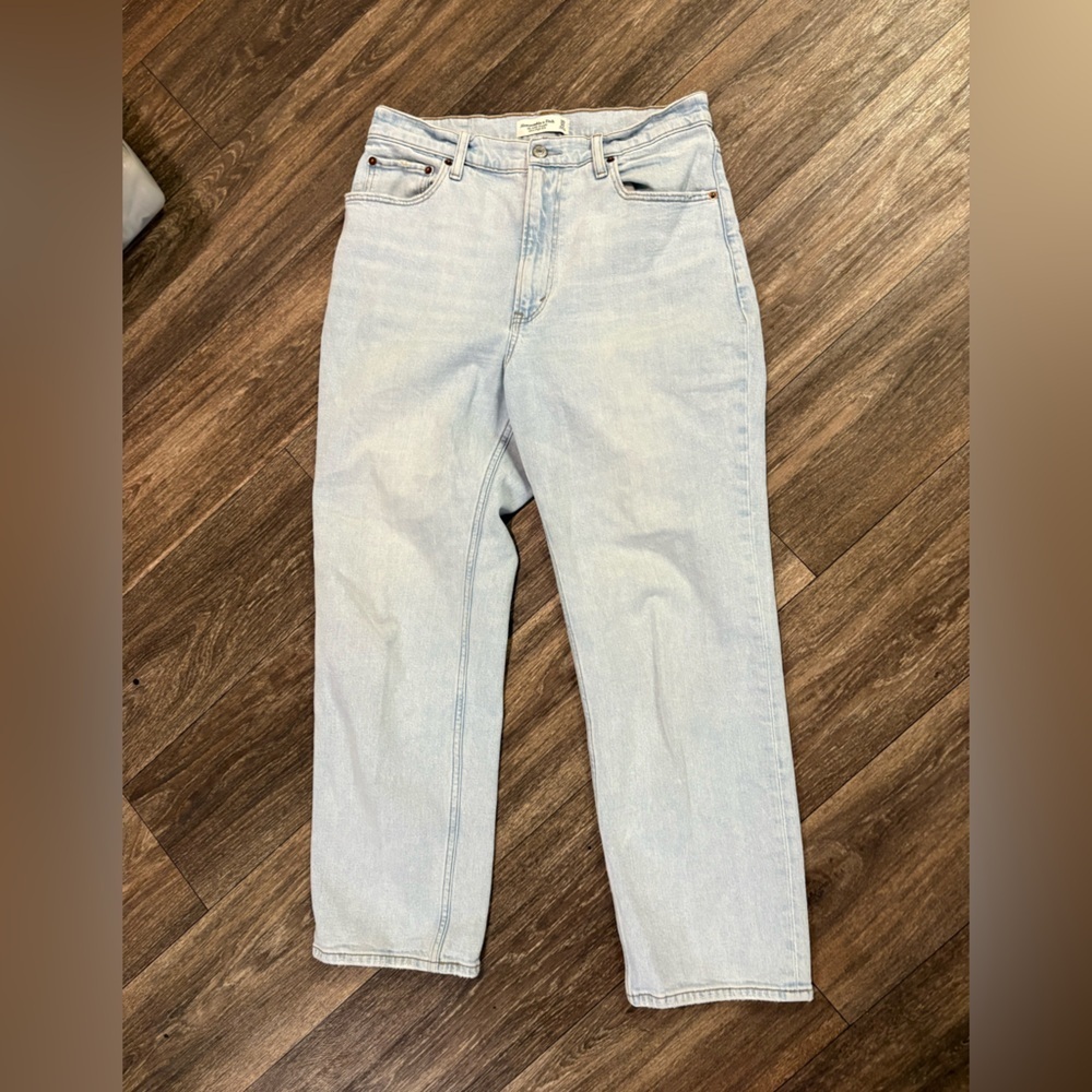 Abercrombie & Fitch Light Wash Ankle Straight Ultra High Rise 10/30